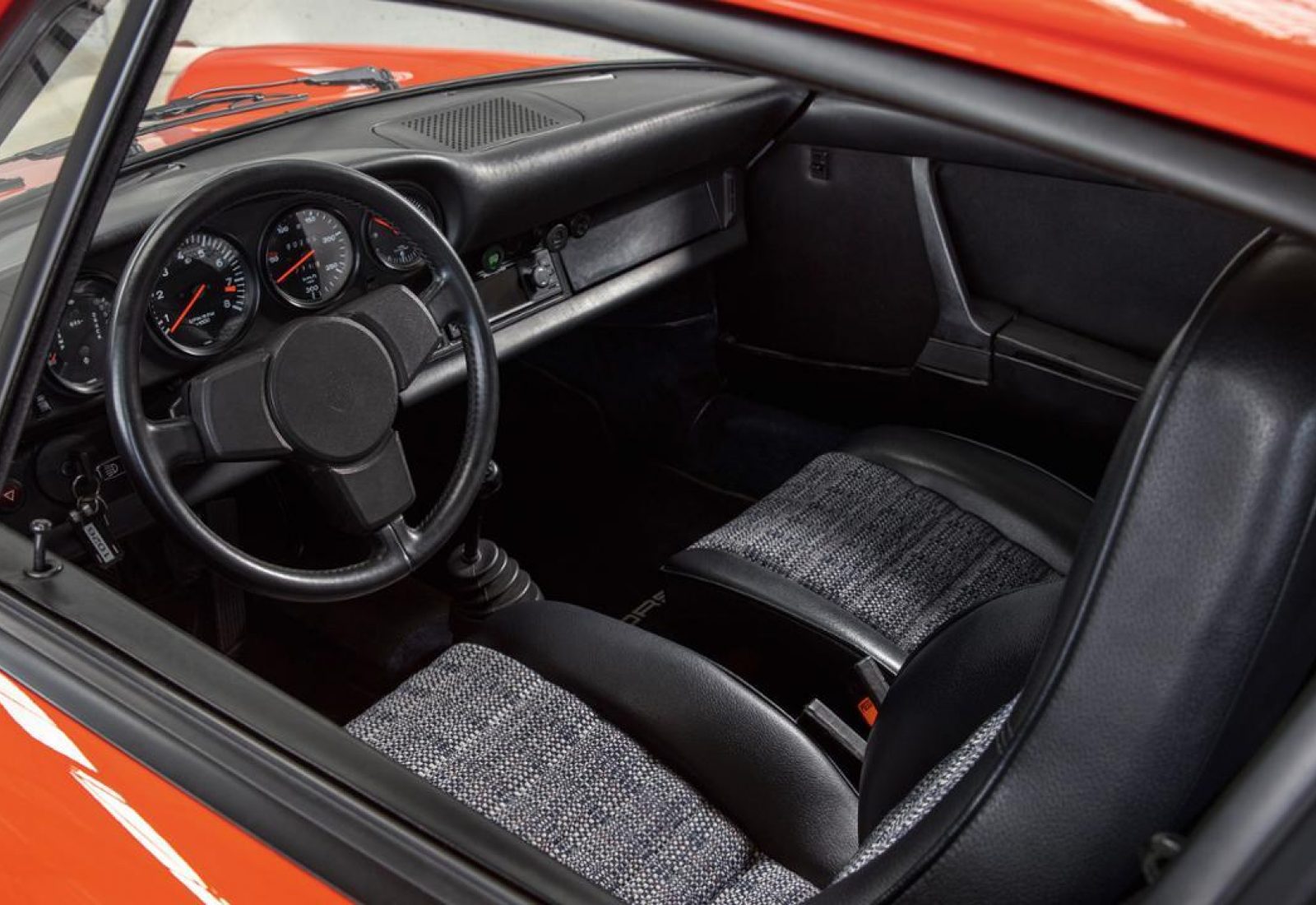 Low G Model 2019 Porsche Ag